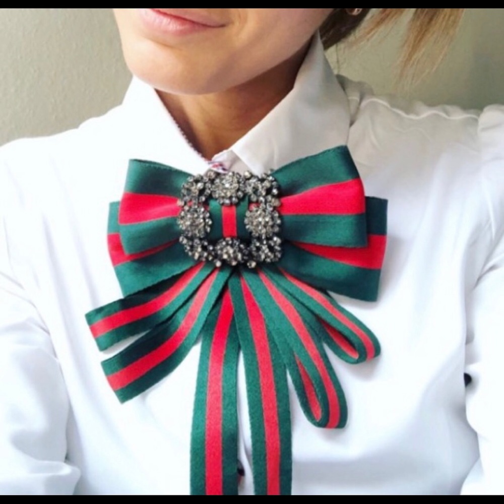 Holiday Christmas Brooch w/ Ribbon Rhinestones NEW